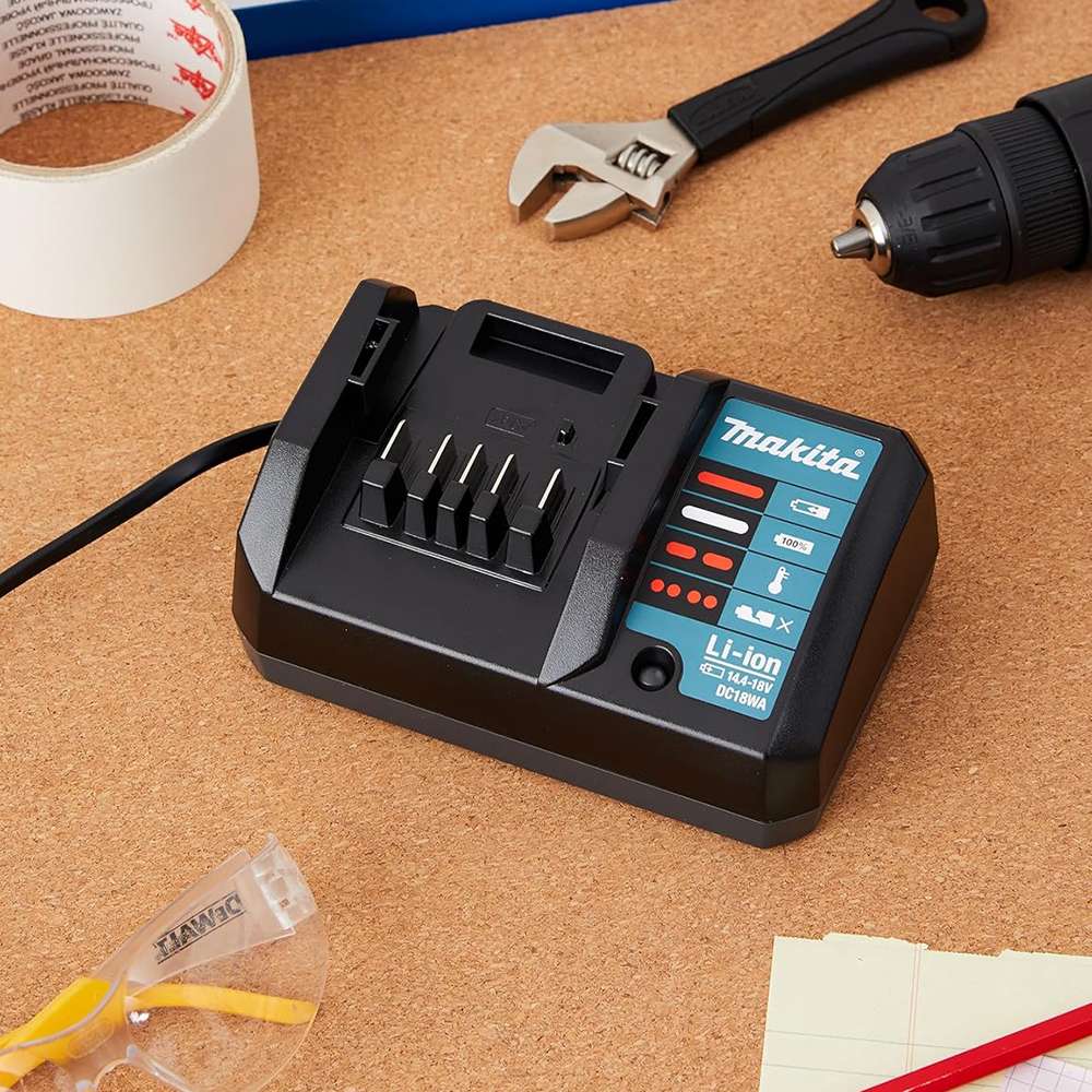 Makita DC18WA G-Series 14.4V / 18V Battery Charger with Makita G series battery 1
