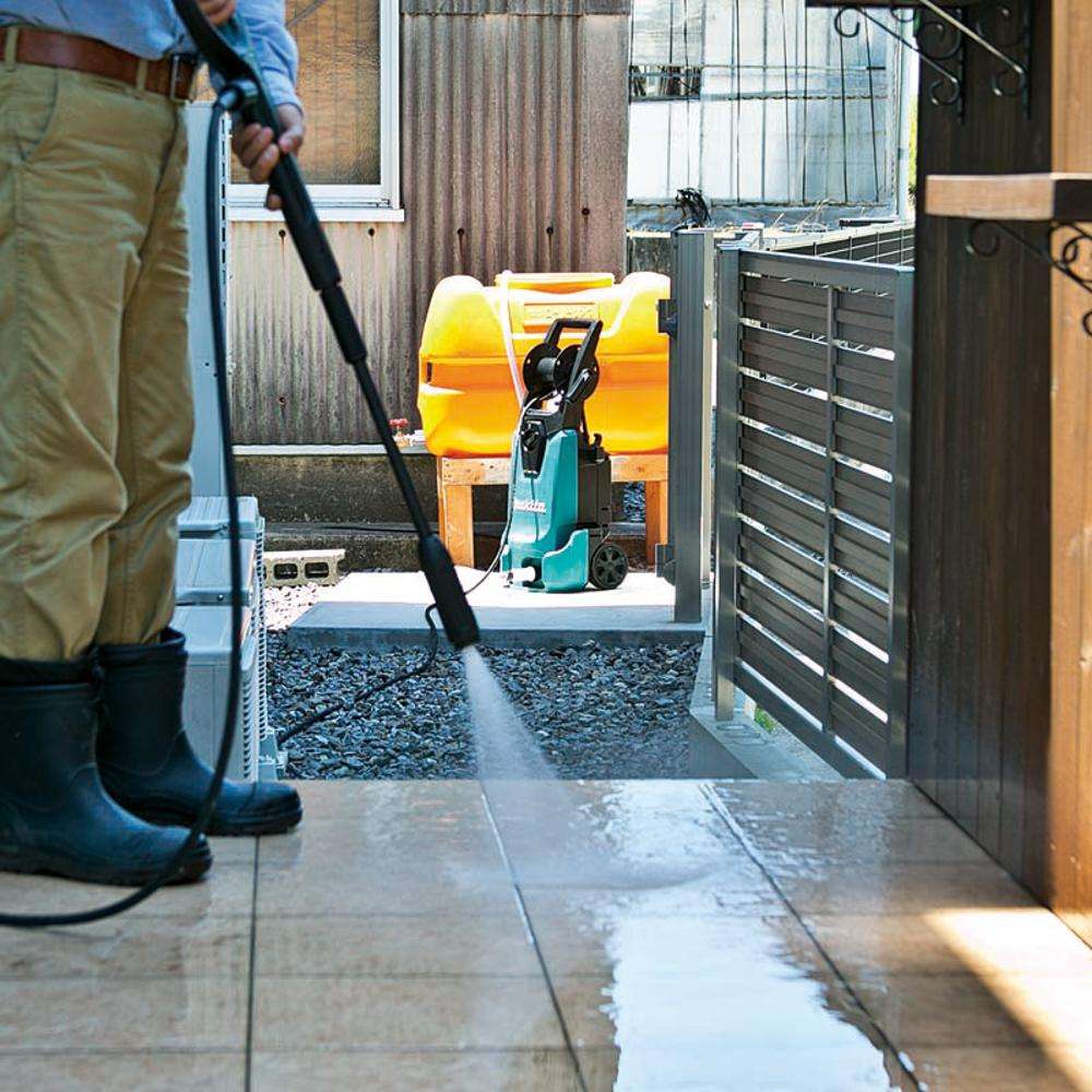 Makita HW1300 High Pressure Washer AC 1800W 130 Bar 450 L/h 10m Hose 1