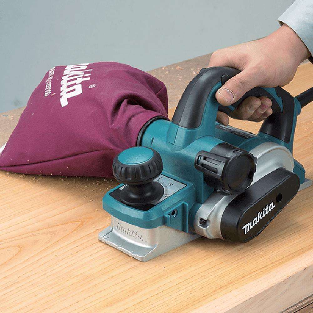 Makita KP0810K 82mm 850W Power Planer with 0-2mm 5.5m/sec 1