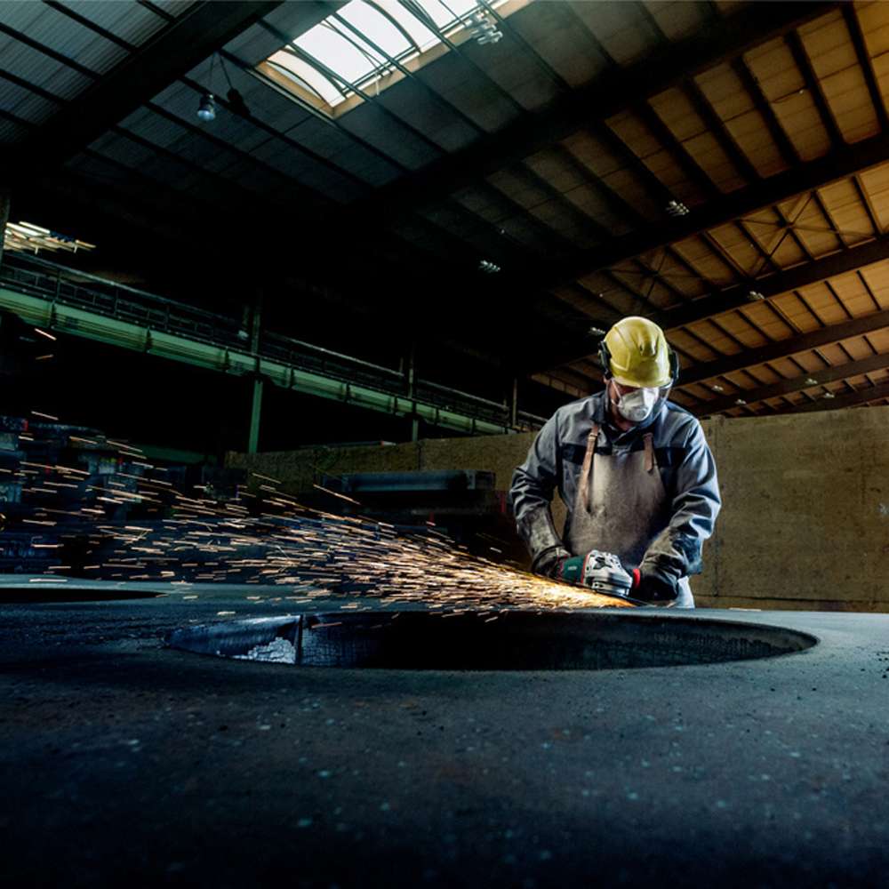 الجلاخة الزاوية (صاروخ) ميتابو (W 24-180 MVT) قياس (7") استطاعة (2400W) يعمل بكهرباء (220-240V) موديل (606466000) 1