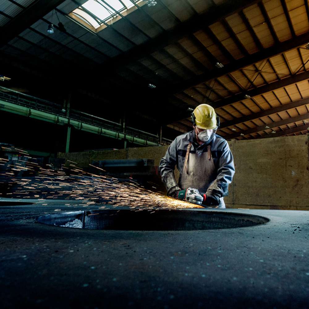 Metabo W 24-230 MVT (606467000) 9" 2400W 220 - 240V Angle Grinder 3