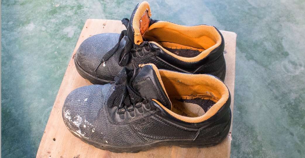 Signs That It's Time to Replace Your Safety Shoes