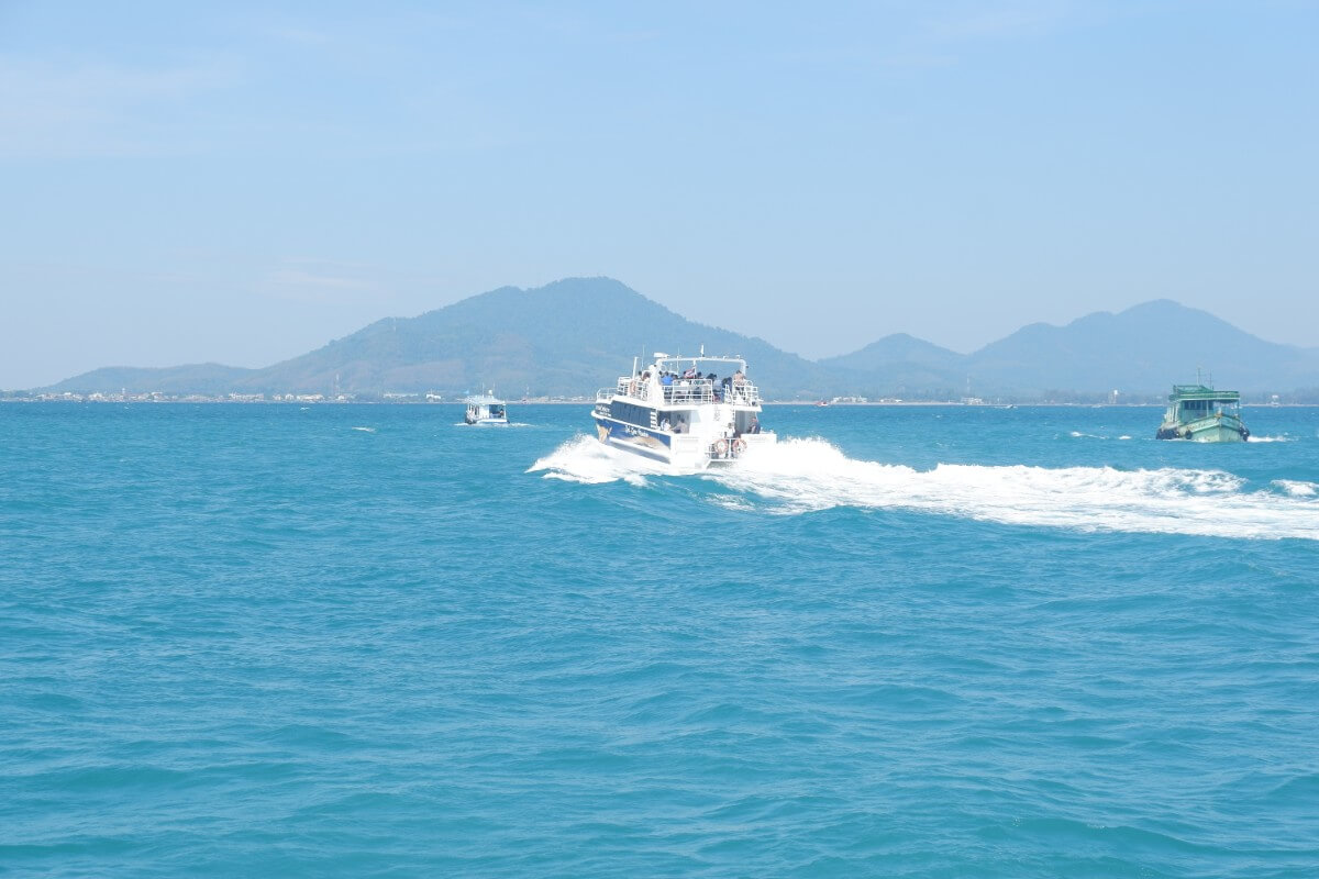 เกาะแก้วพิสดาร  เกาะแก้วพิสดาร (Koh Kaew Phitsadan)