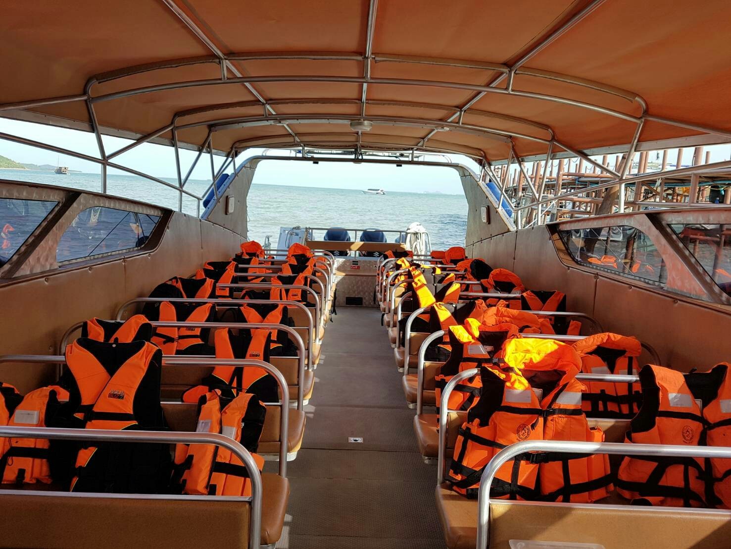 เรือสปีดโบท ลมหลักคีริน เรือสปีดโบท ลมหลักคีริน (Speedboat lomlakkhirin)