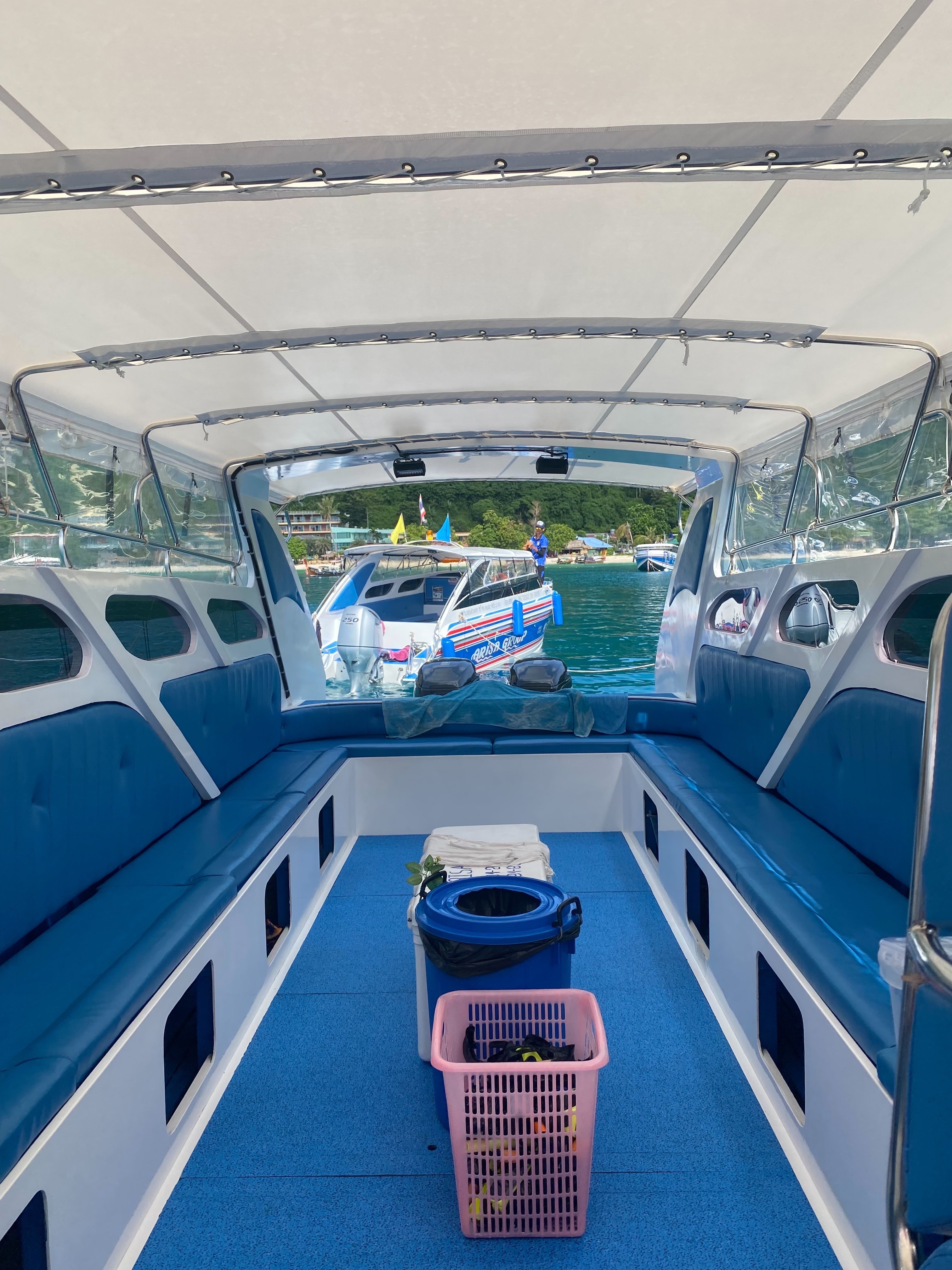 อริษาสปีดโบ๊ท เกาะพีพี อริษาสปีดโบ๊ท เกาะพีพี (Arisa Speedboat Koh Phi Phi)