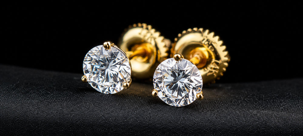 7 Essential Tips to Keep Your Diamond Jewellery Sparkling Forever