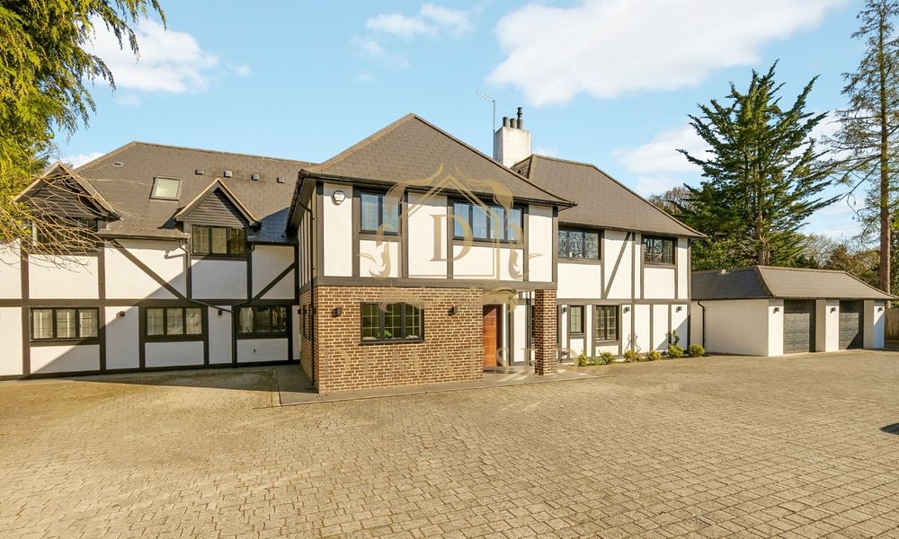 Beeches Cl, Kingswood, Tadworth KT20 6QA, UK