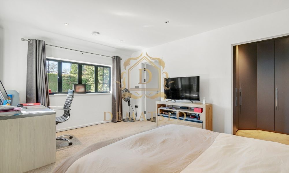 Beeches Cl, Kingswood, Tadworth KT20 6QA, UK