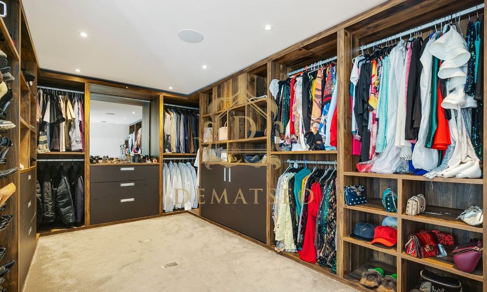 Beeches Cl, Kingswood, Tadworth KT20 6QA, UK
