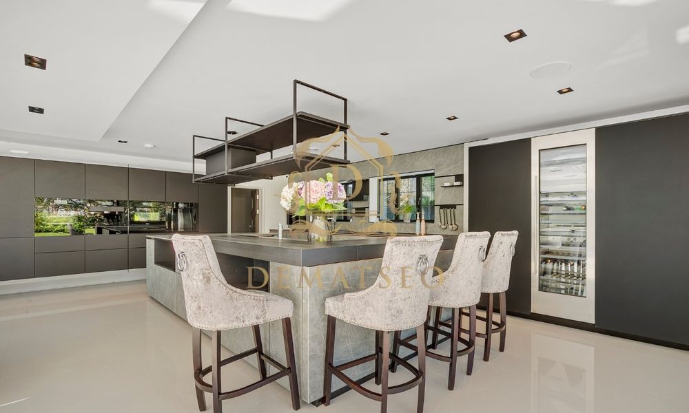 Beeches Cl, Kingswood, Tadworth KT20 6QA, UK