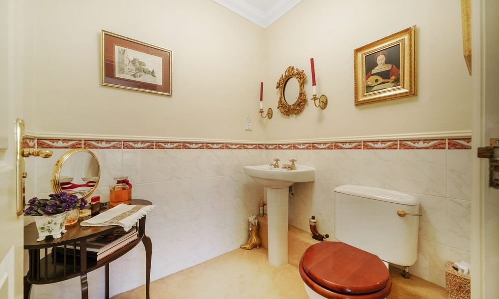 Kempton House, 52 Cholmeley Park, London N6 5AD, UK
