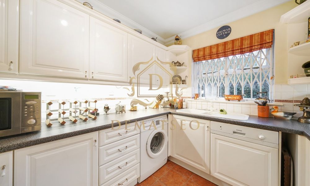 Kempton House, 52 Cholmeley Park, London N6 5AD, UK