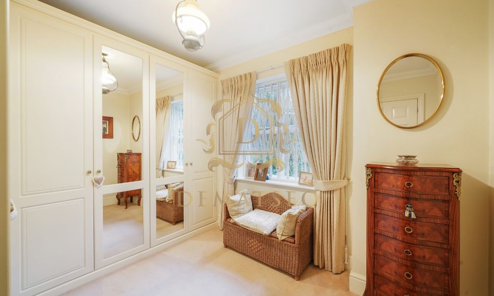 Kempton House, 52 Cholmeley Park, London N6 5AD, UK