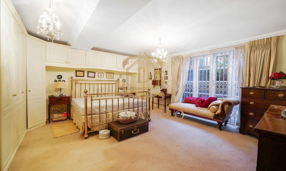 Kempton House, 52 Cholmeley Park, London N6 5AD, UK