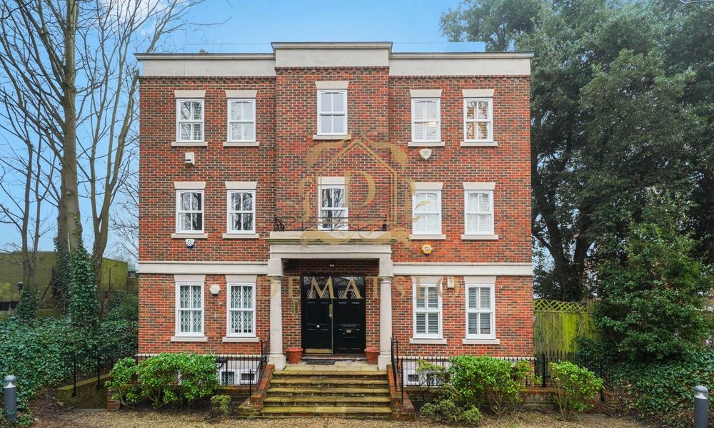 Kempton House, 52 Cholmeley Park, London N6 5AD, UK