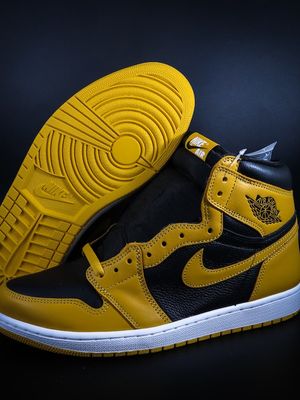 Set of 20 Gold-Toned Shoes Set of 20 Gold-Toned Shoes