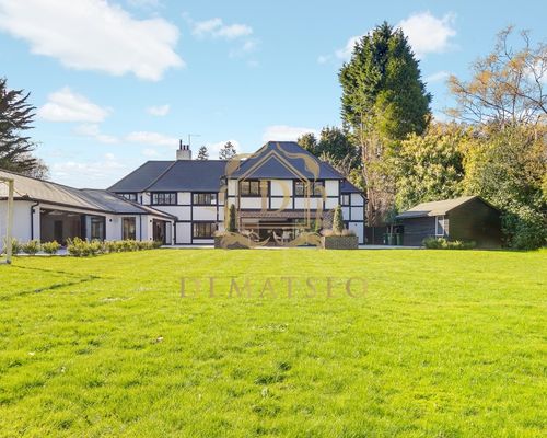 Beeches Cl, Kingswood, Tadworth KT20 6QA, UK
