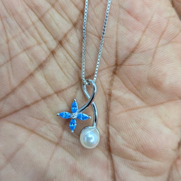 Light Blue Gemstone Flower and Pearl Ribbon Necklace
