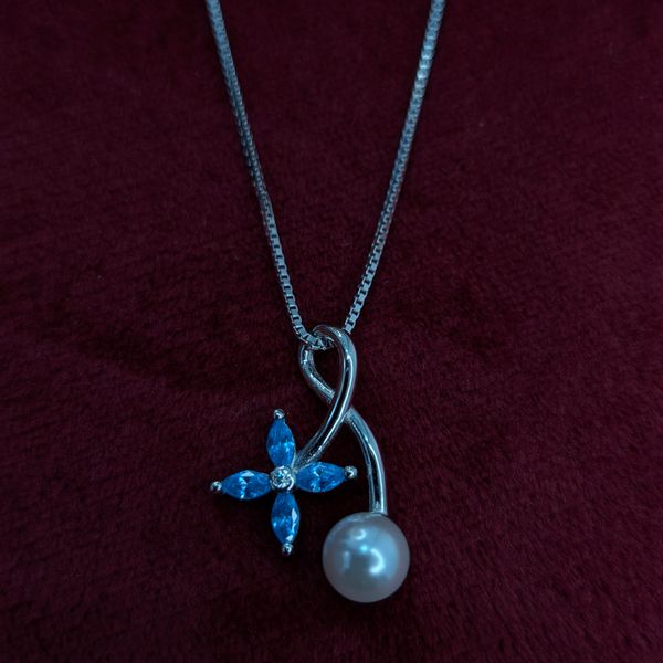 Light Blue Gemstone Flower and Pearl Ribbon Necklace