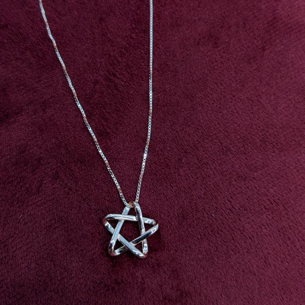 Modern Vertex Star Necklace