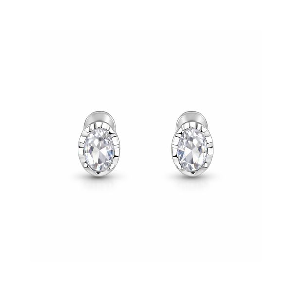 Blooming bloom diamond look studs