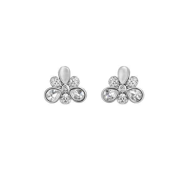 Blushed white in flower studs