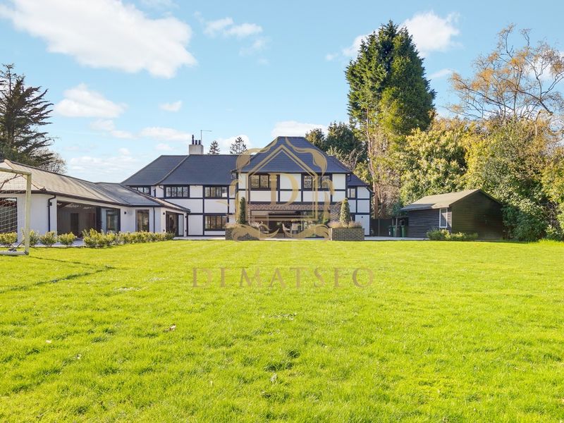 Beeches Cl, Kingswood, Tadworth KT20 6QA, UK