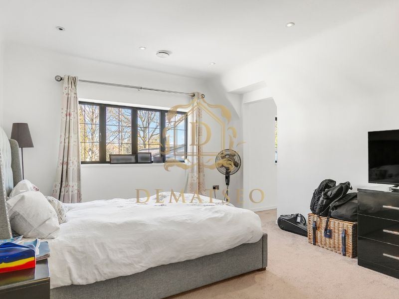 Beeches Cl, Kingswood, Tadworth KT20 6QA, UK