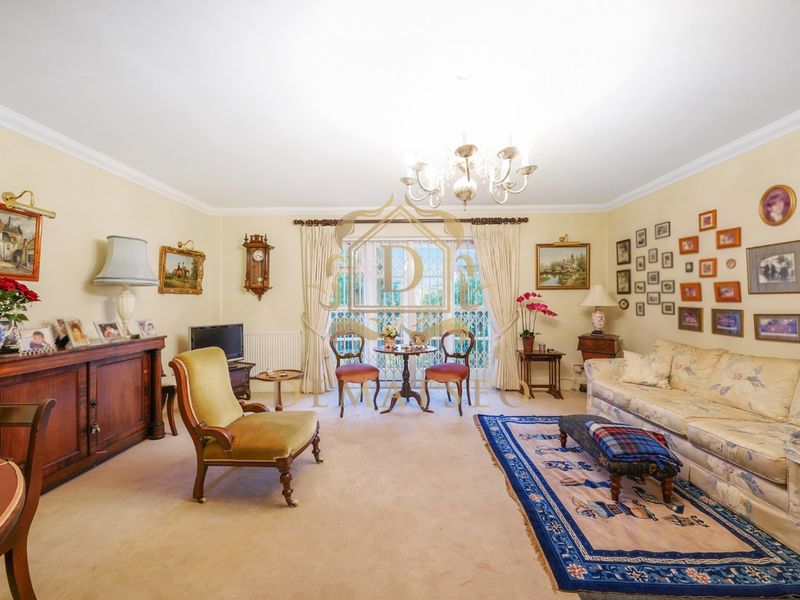 Kempton House, 52 Cholmeley Park, London N6 5AD, UK