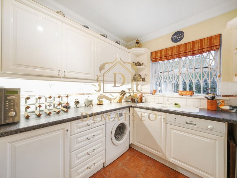 Kempton House, 52 Cholmeley Park, London N6 5AD, UK