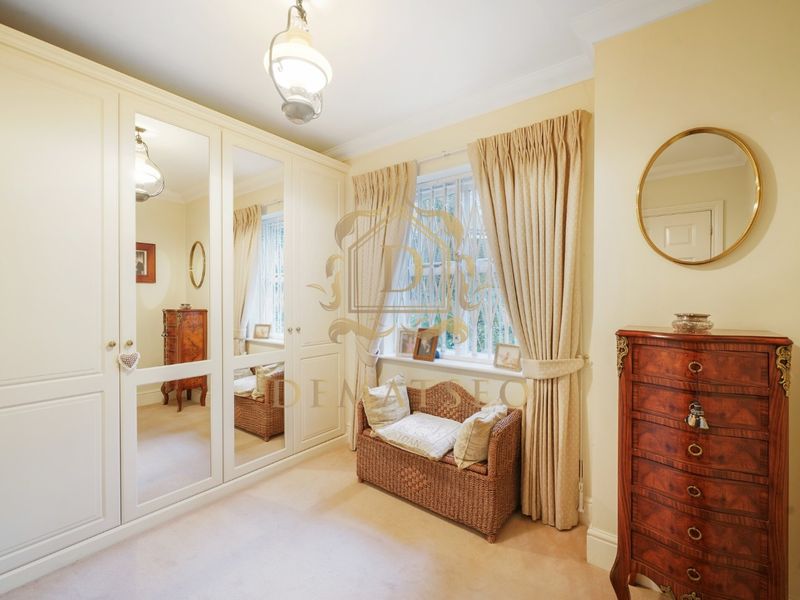 Kempton House, 52 Cholmeley Park, London N6 5AD, UK