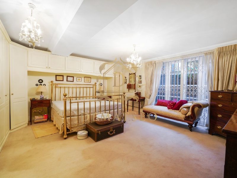 Kempton House, 52 Cholmeley Park, London N6 5AD, UK