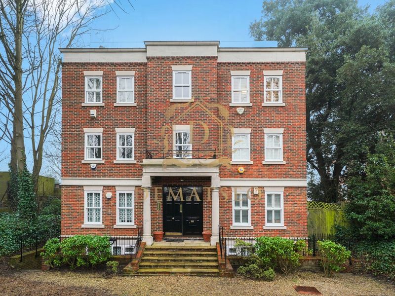 Kempton House, 52 Cholmeley Park, London N6 5AD, UK