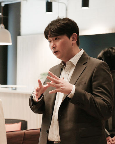 Simsan founder