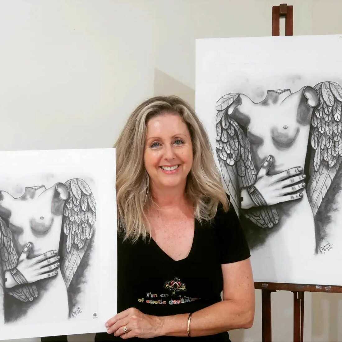 Photo of Danielle Brown Australian Travel Artist in her gallery