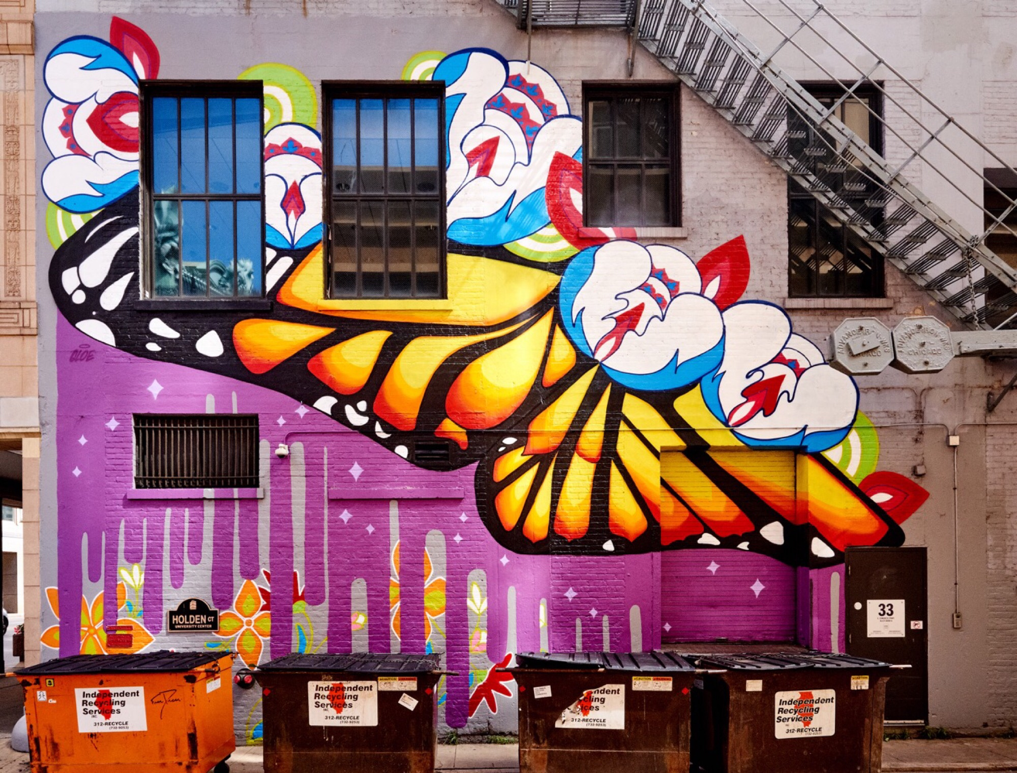 mural in Chicago by artist unknown.