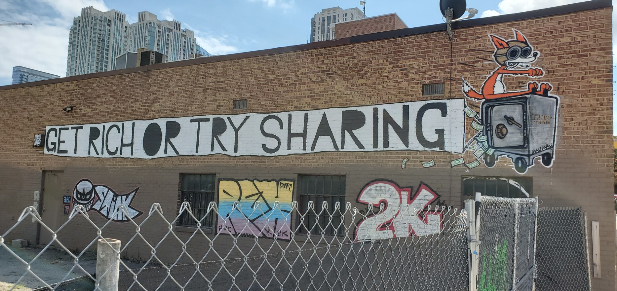 mural in Chicago by artist Mau Mau.