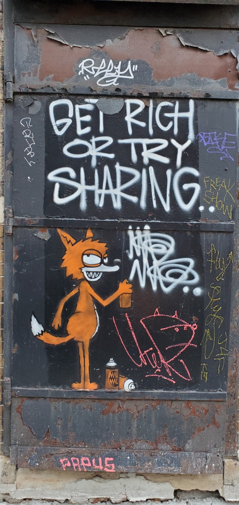 mural in Chicago by artist Mau Mau.