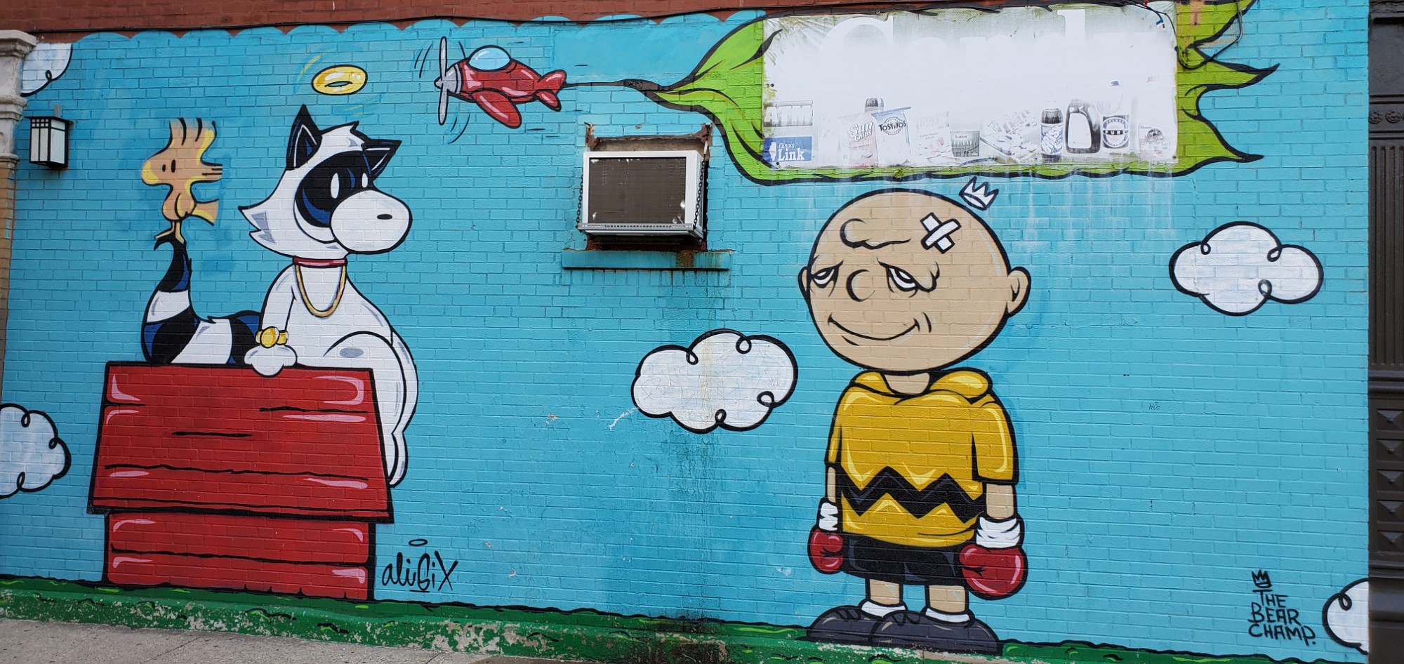 mural in Chicago by artist Ali 6. Tagged: Charlie Brown, Snoopy