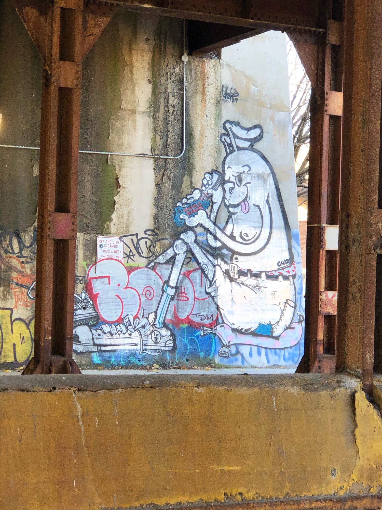 mural in Chicago by artist Uter.