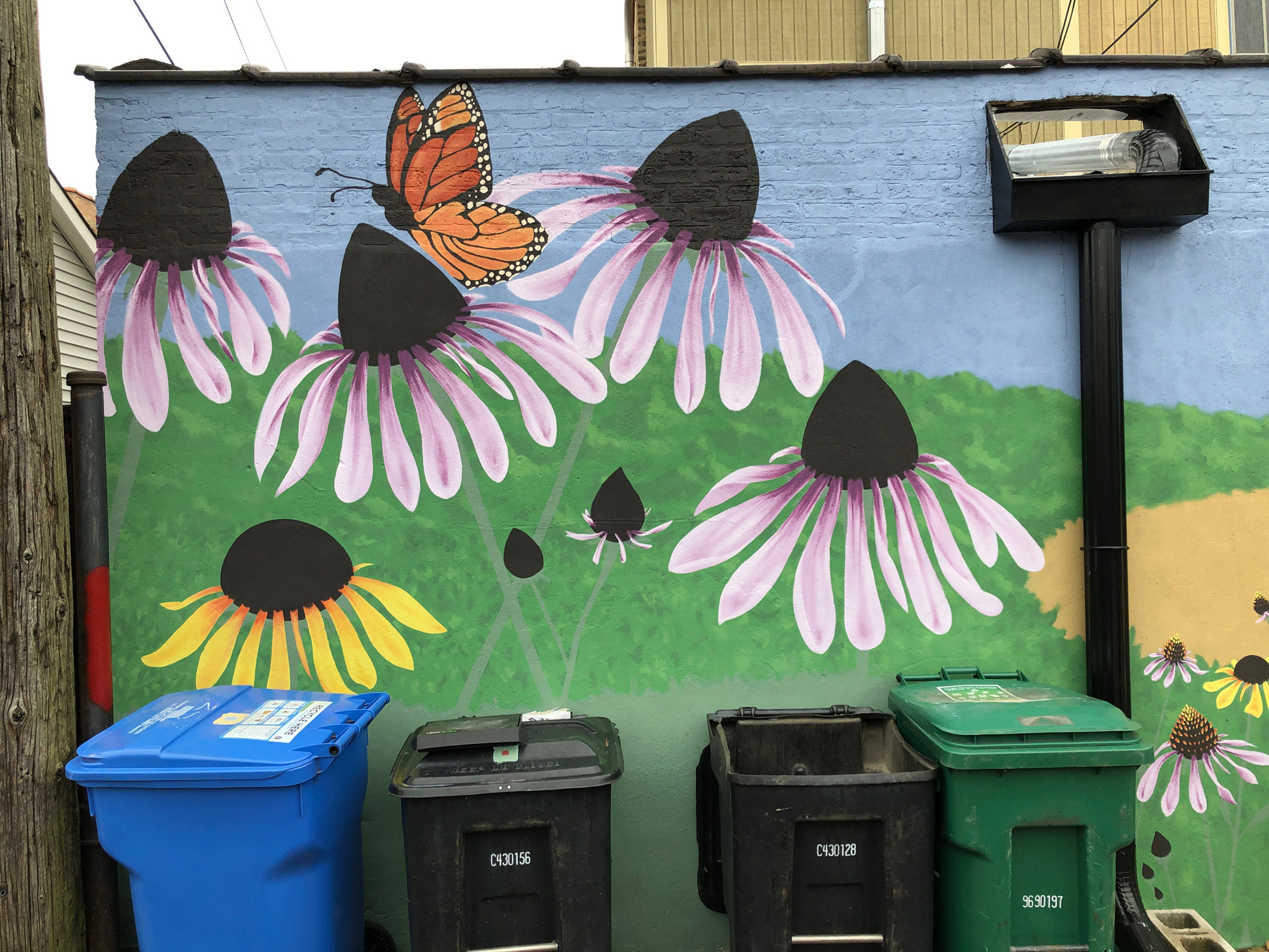 mural in Chicago by artist unknown.