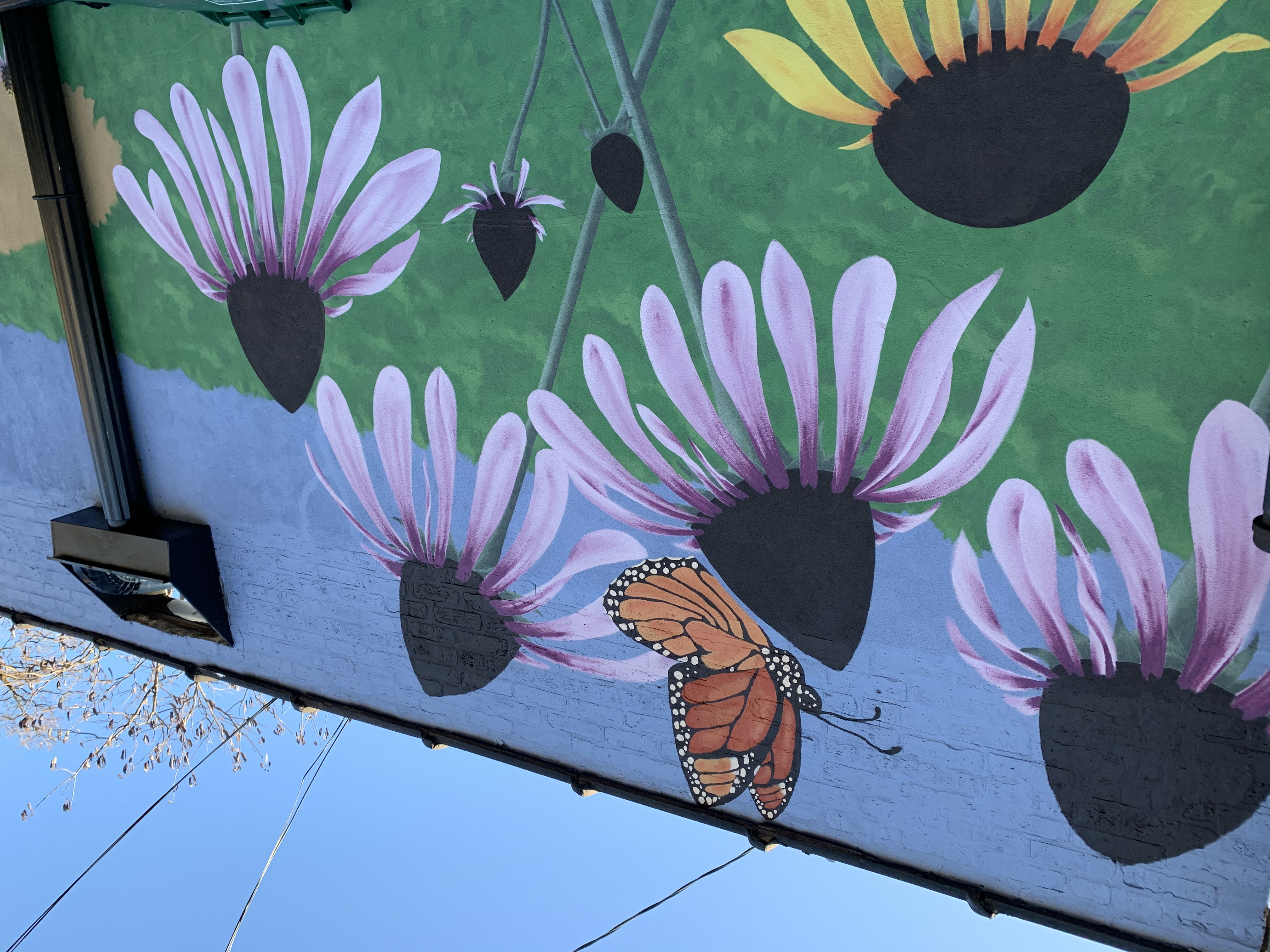 mural in Chicago by artist unknown.