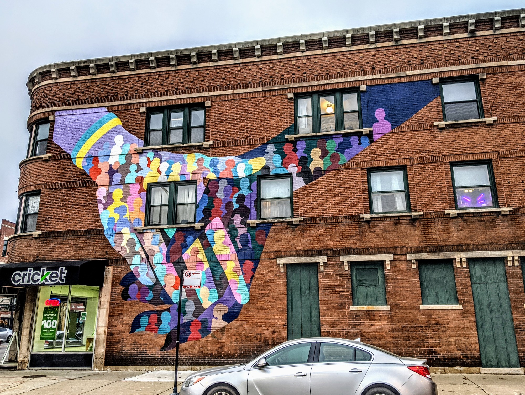 mural in Chicago by artist unknown.