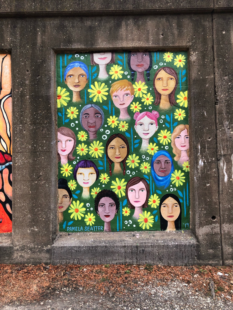 mural in Oak Park by artist unknown.