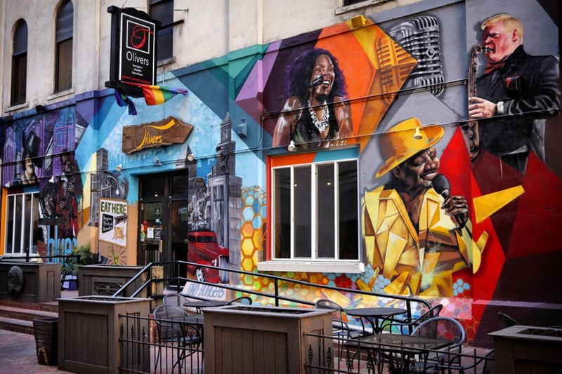 mural in Columbus by artist Giovanni Santiago.