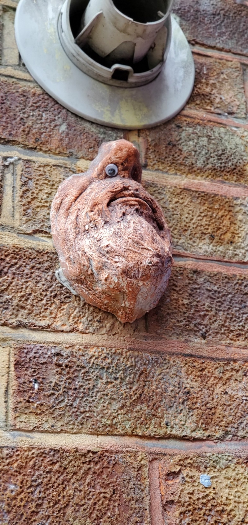 mural in London by artist unknown.