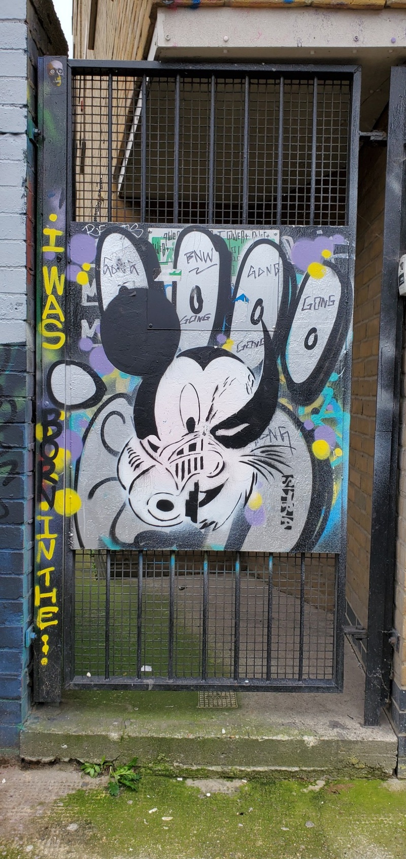 mural in London by artist unknown.