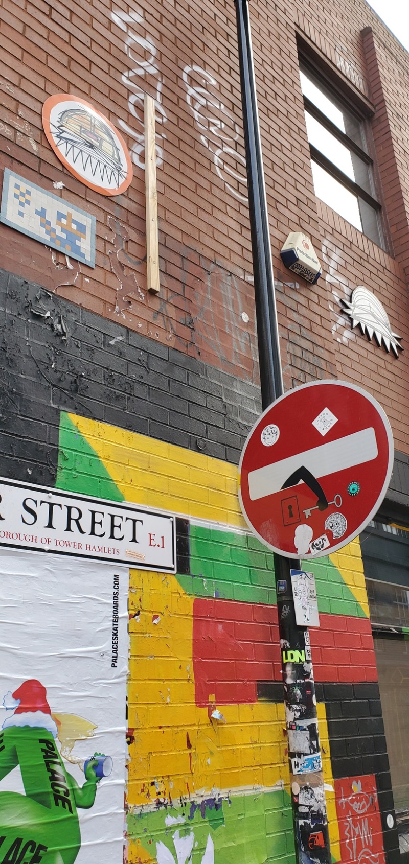 mural in London by artist unknown.