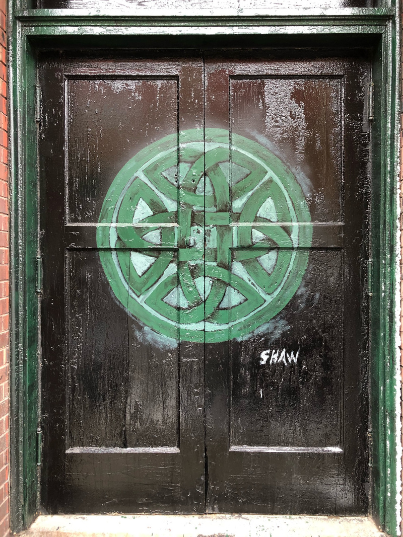 mural in Chicago by artist unknown.