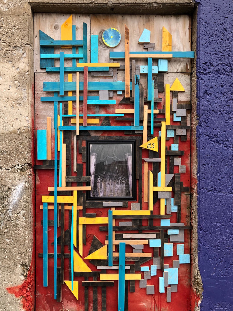 mural in Chicago by artist unknown.